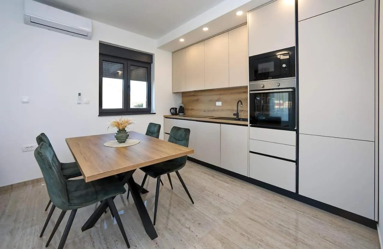 Sunny Oasis Apartment Bibinje