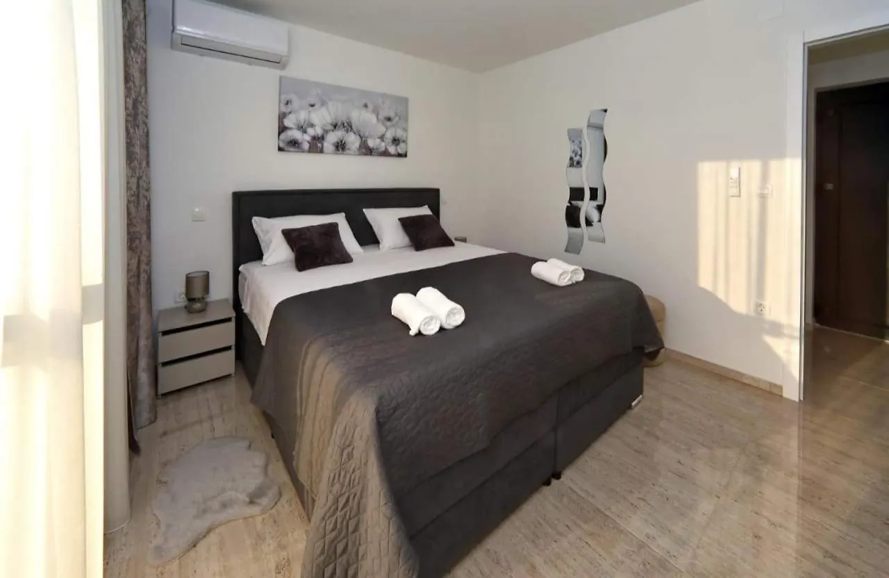 Sunny Oasis Apartment Bibinje